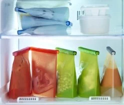 Siliconen Vershoudzakken - Set Van 8 ( 4x 1000ML + 4x 1500ML) -(Transparant, Rood, Groen, Blauw) - Duurzaam - Herbruikbaar - Vries & Hitte Bestendig - Meal Prep - Opbergzak Maatbeker Meal Prep Container 13 Siliconen Vershoudzakken - Set Van 8 ( 4x 1000ML + 4x 1500ML) -(Transparant, Rood, Groen, Blauw) - Duurzaam - Herbruikbaar - Vries & Hitte Bestendig - Meal Prep - Opbergzak Maatbeker Meal Prep Container -Schoonmaakmiddelen 1200x1013 1