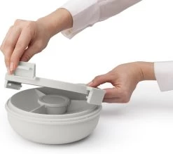 Brabantia Make & Take Salade Lunchbox - 1,3 L - Kunststof - Light Grey -Schoonmaakmiddelen 1200x1064 1