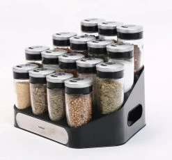 Merkloos Decopatent® Kruidenrek Incl. 16 Glazen Kruiden Potjes - Rvs Strooideksel - Staand Kruiden & Specerijen Rek - Kruidenpotjes Glas -Schoonmaakmiddelen 1200x1116 1