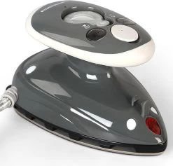 Jago - Mini Strijkijzer - Reisstrijkijzer - Stoomstrijkijzer - Droog En Stoom Strijken - Strijkijzer Met Stoomgenerator - Grijs 26 Jago - Mini Strijkijzer - Reisstrijkijzer - Stoomstrijkijzer - Droog En Stoom Strijken - Strijkijzer Met Stoomgenerator - Grijs -Schoonmaakmiddelen 1200x1149 7