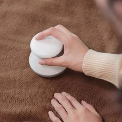 Solstedt® Pluizenverwijderaar - Ontpluizer - Ontpiller - Pluizenroller - Pluizentondeuse Oplaadbaar - Pluizendief - Incl. USB Kabel - Wit 19 Solstedt® Pluizenverwijderaar - Ontpluizer - Ontpiller - Pluizenroller - Pluizentondeuse Oplaadbaar - Pluizendief - Incl. USB Kabel - Wit -Schoonmaakmiddelen 1200x1200 2348