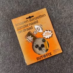 ButoFix - 10 Stuks - Met Deze Set Kunt U Knopen Aanzetten Zonder Naald En Draad 8 ButoFix - 10 Stuks - Met Deze Set Kunt U Knopen Aanzetten Zonder Naald En Draad -Schoonmaakmiddelen 1200x1200 2716