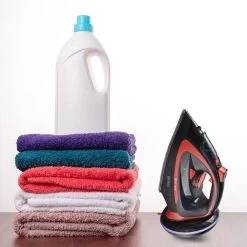 Royalty Line Draadloos Strijkijzer - Krachtig Snoerloos Strijken - Snoerloze Stoomstrijkijzer - Droogstrijkijzer - 2400W - Strijkijzer Met Stoomgenerator - 450ML Watercapaciteit - Rood 23 Royalty Line Draadloos Strijkijzer - Krachtig Snoerloos Strijken - Snoerloze Stoomstrijkijzer - Droogstrijkijzer - 2400W - Strijkijzer Met Stoomgenerator - 450ML Watercapaciteit - Rood -Schoonmaakmiddelen 1200x1200 2793