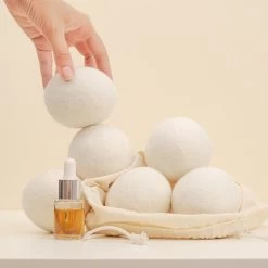 Apeiron Drogerballen - Droogballen - 6 XL Wasbollen - Droger - Duurzaam - Wasmachine - Wasverzachter - Energie Besparen - Zero Waste - Schapenvacht - Wol -Schoonmaakmiddelen 1200x1200 959