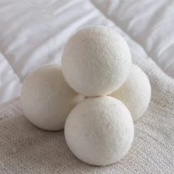 Apeiron Drogerballen - Droogballen - 6 XL Wasbollen - Droger - Duurzaam - Wasmachine - Wasverzachter - Energie Besparen - Zero Waste - Schapenvacht - Wol -Schoonmaakmiddelen 1200x1200 960