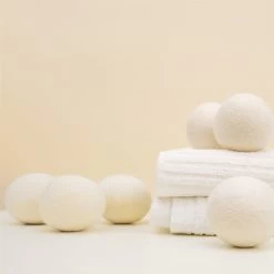 Apeiron Drogerballen - Droogballen - 6 XL Wasbollen - Droger - Duurzaam - Wasmachine - Wasverzachter - Energie Besparen - Zero Waste - Schapenvacht - Wol -Schoonmaakmiddelen 1200x1200 967