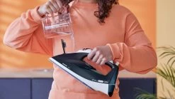 Philips Azur GC4556/20 - Stoomstrijkijzer - Blauw/Wit 19 Philips Azur GC4556/20 - Stoomstrijkijzer - Blauw/Wit -Schoonmaakmiddelen 1200x673 8