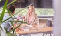 Homra Lunchbox STAQS Grey - Bento Box - 2 Laags Broodtrommel - 3 Compartimenten - Grijs - Lunch To Go - Duurzaam Kunststof - BPA Vrij - 3 Vaks Lunchtrommel Voor Volwassenen - Inclusief Bestek - Magnetron, Diepvries, Vaatwasser Bestendig - Vers Houden -Schoonmaakmiddelen 1200x720 11