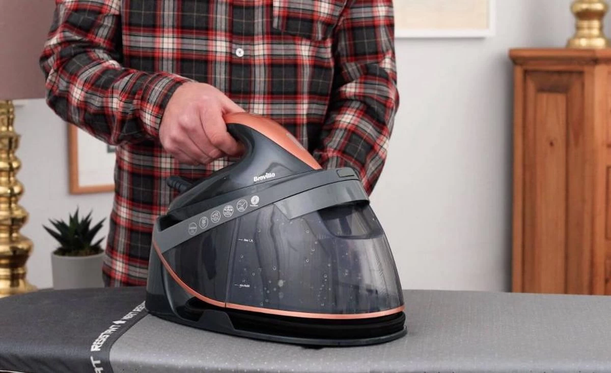 Breville Stoomstrijkijzer Met Stoomgenerator - Iron - Keramische Zoolplaat - Uitneembaar Waterreservoir 15 Breville Stoomstrijkijzer Met Stoomgenerator - Iron - Keramische Zoolplaat - Uitneembaar Waterreservoir - Afbeelding 13