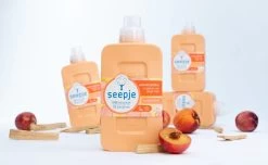 Seepje Wasverzachter - Sandelhout En Perzik – Natuurlijke Ingredienten - 4 X 30 Wasbeurten - 4 X 750ML -Schoonmaakmiddelen 1200x737 1