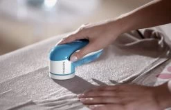 Philips - Ontpiller - Pluizenverwijderaar - Ontpluizer - Pluizenondeuse - Op Batterijen - GC026 - Blauw -Schoonmaakmiddelen 1200x776 1