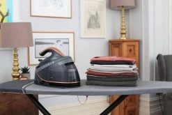 Breville Stoomstrijkijzer Met Stoomgenerator - Iron - Keramische Zoolplaat - Uitneembaar Waterreservoir 18 Breville Stoomstrijkijzer Met Stoomgenerator - Iron - Keramische Zoolplaat - Uitneembaar Waterreservoir -Schoonmaakmiddelen 1200x800 181