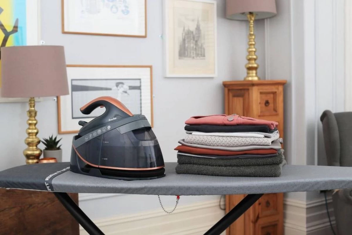 Breville Stoomstrijkijzer Met Stoomgenerator - Iron - Keramische Zoolplaat - Uitneembaar Waterreservoir 5 Breville Stoomstrijkijzer Met Stoomgenerator - Iron - Keramische Zoolplaat - Uitneembaar Waterreservoir - Afbeelding 3