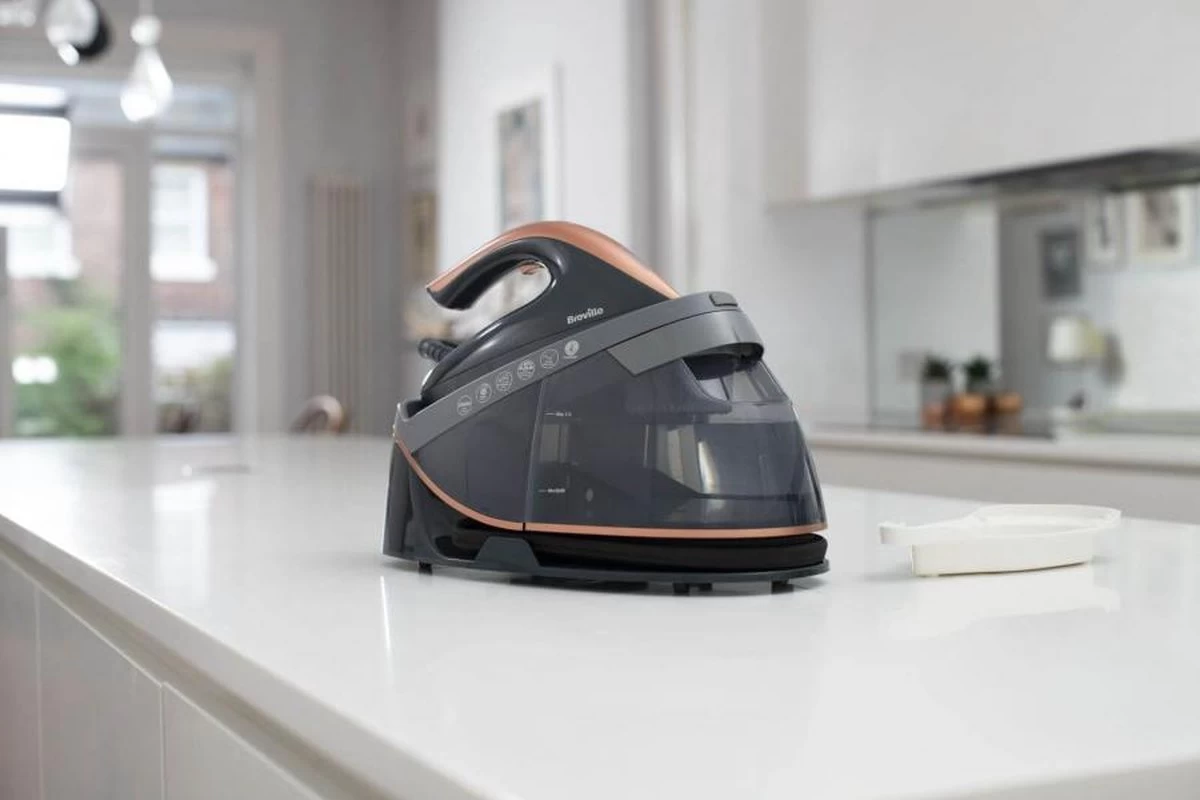 Breville Stoomstrijkijzer Met Stoomgenerator - Iron - Keramische Zoolplaat - Uitneembaar Waterreservoir 10 Breville Stoomstrijkijzer Met Stoomgenerator - Iron - Keramische Zoolplaat - Uitneembaar Waterreservoir - Afbeelding 8