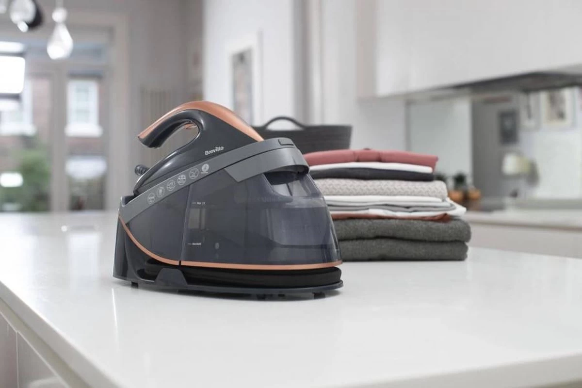 Breville Stoomstrijkijzer Met Stoomgenerator - Iron - Keramische Zoolplaat - Uitneembaar Waterreservoir 14 Breville Stoomstrijkijzer Met Stoomgenerator - Iron - Keramische Zoolplaat - Uitneembaar Waterreservoir - Afbeelding 12