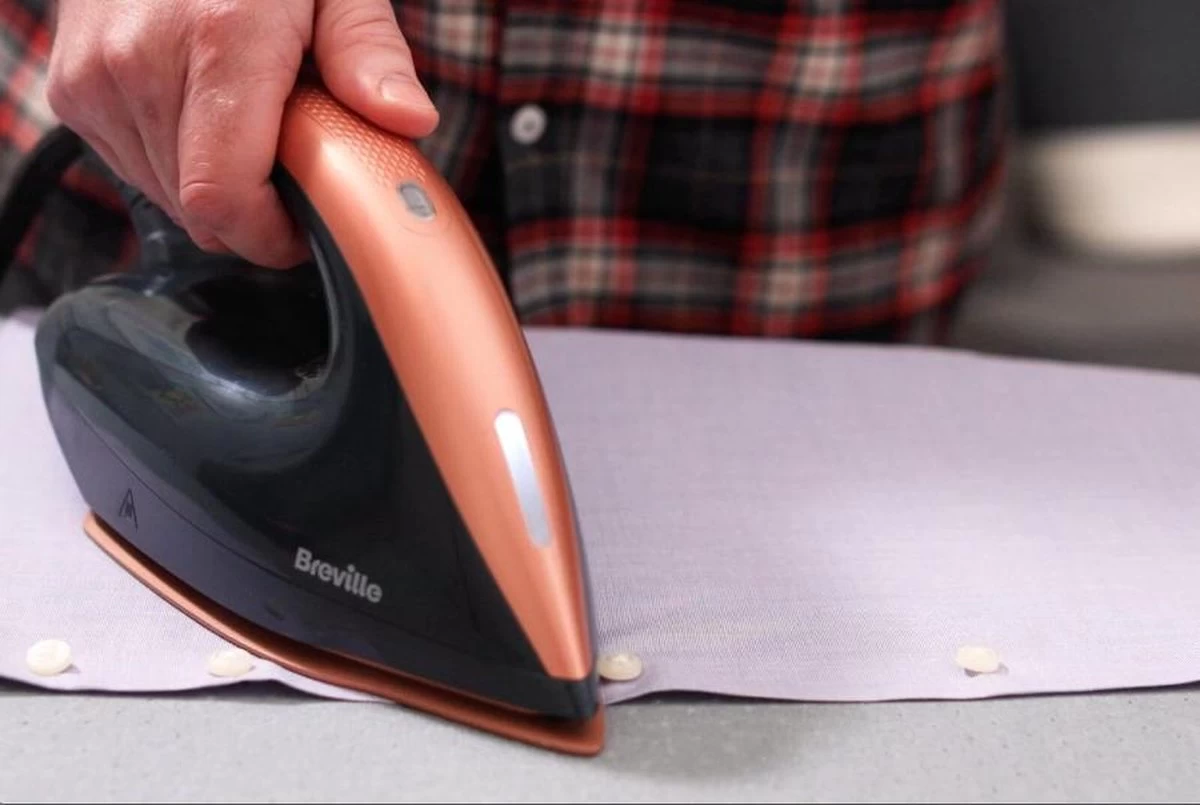 Breville Stoomstrijkijzer Met Stoomgenerator - Iron - Keramische Zoolplaat - Uitneembaar Waterreservoir 13 Breville Stoomstrijkijzer Met Stoomgenerator - Iron - Keramische Zoolplaat - Uitneembaar Waterreservoir - Afbeelding 11