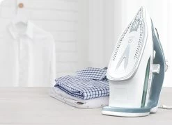 Tesla IR300BL - Stoomstrijkijzer - 2400W - Blauw / Wit -Schoonmaakmiddelen 1200x875 5