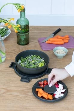 Brabantia Make & Take Salade Lunchbox - 1,3 L - Kunststof - Dark Grey 29 Brabantia Make & Take Salade Lunchbox - 1,3 L - Kunststof - Dark Grey -Schoonmaakmiddelen 800x1200 24