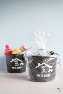 ByMi| Poetsemmer Happy New Home | Cadeautje Huis |Housewarming |Nieuwe Woning | Gepersonaliseerd -Schoonmaakmiddelen 801x1200 1