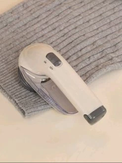 Smarty Elektrische Pluizenverwijderaar | Ontpluizer | Grijs | Ontpluizer Met Batterij | Pluizendief 9 Smarty Elektrische Pluizenverwijderaar | Ontpluizer | Grijs | Ontpluizer Met Batterij | Pluizendief -Schoonmaakmiddelen 902x1200 5